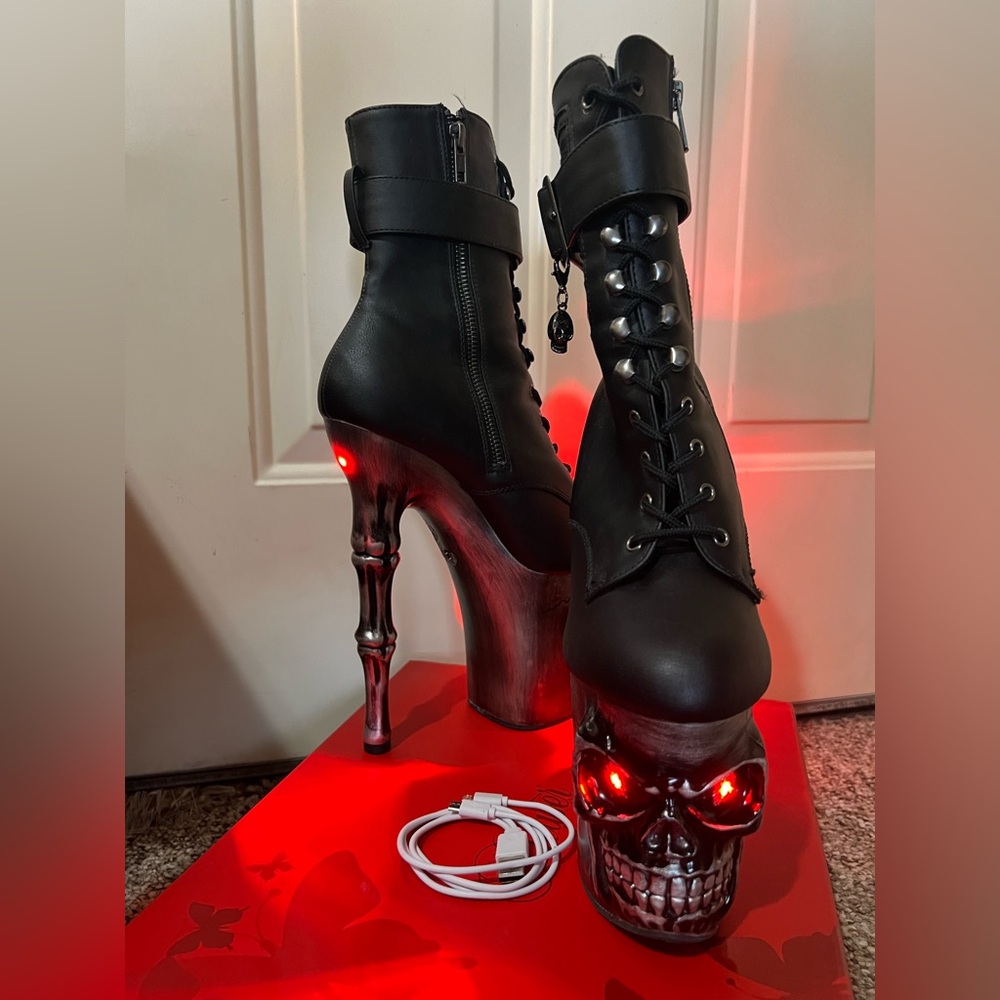Pleasers Rapture light-up skull calf boots!